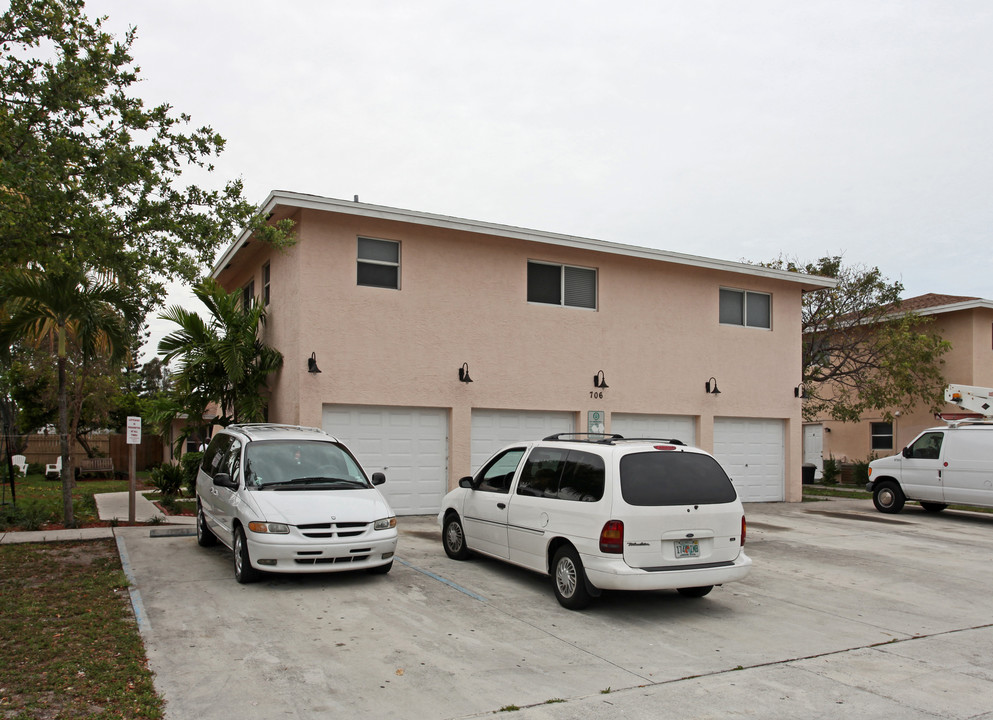 706 SW 7th St in Pompano Beach, FL - Building Photo