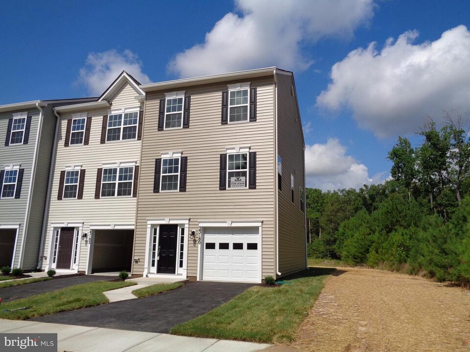 23180 Westwood Ct in Ruther Glen, VA - Building Photo