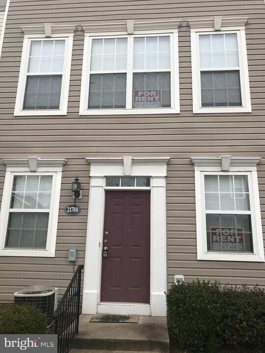 21788 Dragons Green Square in Ashburn, VA - Building Photo