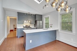 67 Chestnut St, Unit B in Boston, MA - Building Photo - Building Photo