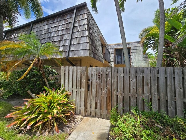 property at 320 E Waverly Pl