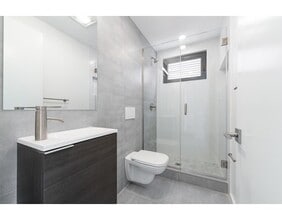 76 Calumet St, Unit 2 in Boston, MA - Foto de edificio - Building Photo