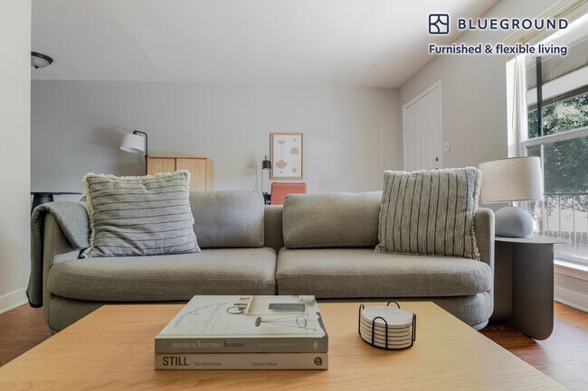 1230 E 38th 1/2 St in Austin, TX - Building Photo - Building Photo