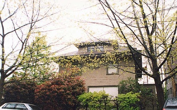 2229 NW Everett St in Portland, OR - Foto de edificio - Building Photo