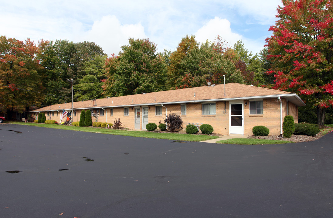 551-577 Charlotte Ave in Hermitage, PA - Building Photo