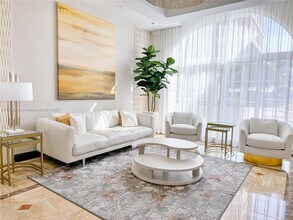 2011 N Ocean Blvd, Unit 401-N in Fort Lauderdale, FL - Building Photo - Building Photo