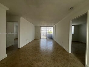 8261 NW 8th St in Miami, FL - Building Photo - Building Photo