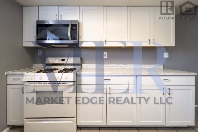 1520 W Sahuaro Dr
