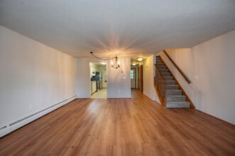 Arbor Park I in Meriden, CT - Building Photo - Interior Photo