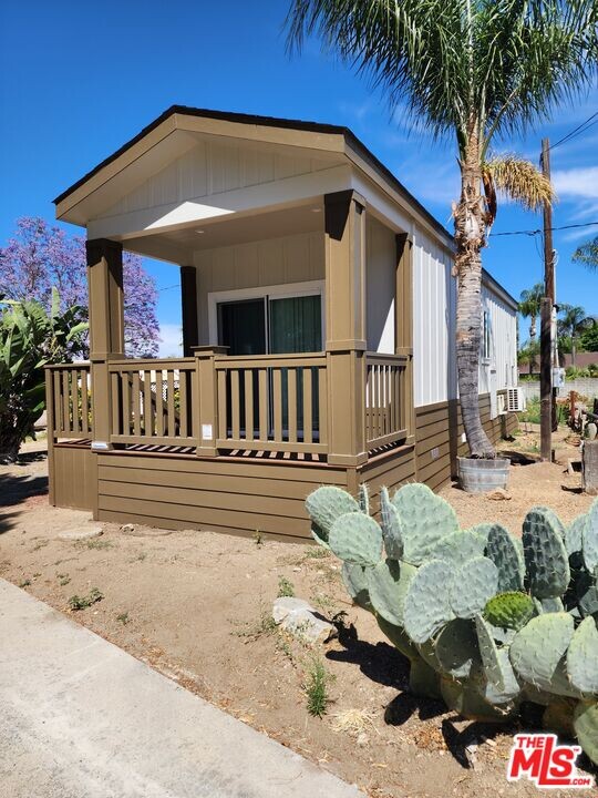 17650 Grand Ave in Lake Elsinore, CA - Building Photo