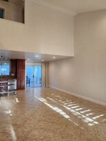 360 N Pauline St, Unit 562 in Anaheim, CA - Building Photo