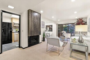 20720 4th St, Unit 14 in Saratoga, CA - Building Photo