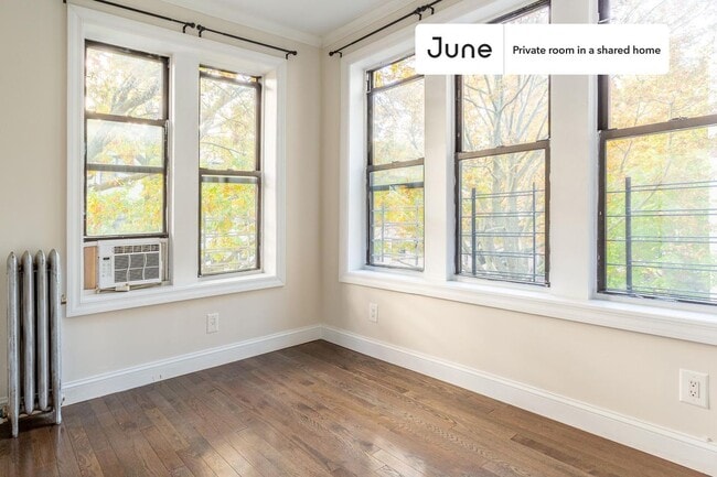Private bedroom in 4 bed/1 bath Home in New York, NY - Building Photo - Building Photo