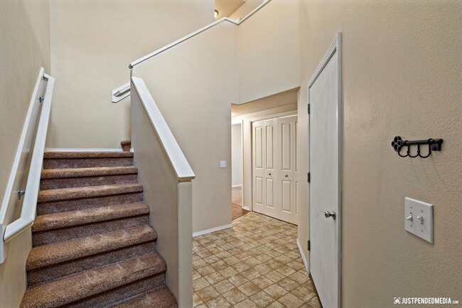 2961 Seclusion Bay Dr in Anchorage, AK - Building Photo - Building Photo