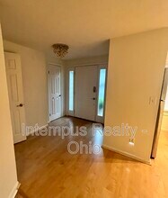 2071 Stratford Ct in Loveland, OH - Building Photo - Building Photo
