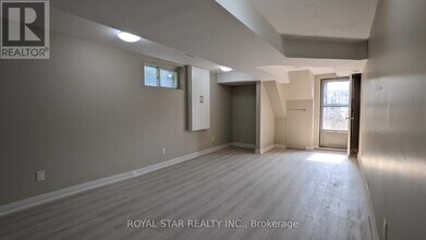 4051 Dunmow Crescent in Mississauga, ON - Building Photo - Building Photo