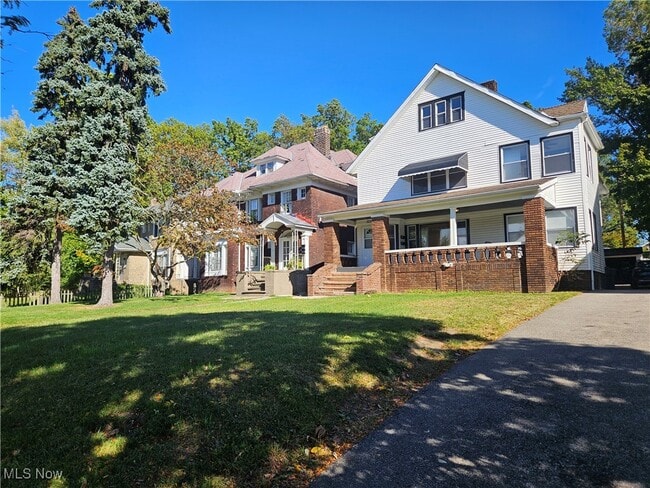 3234 Euclid Heights Blvd in Cleveland Heights, OH - Building Photo - Building Photo