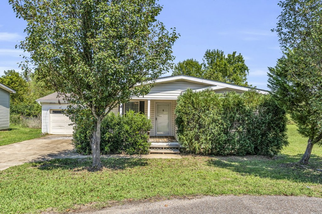 79 Crest Oak Dr in Starkville, MS - Foto de edificio