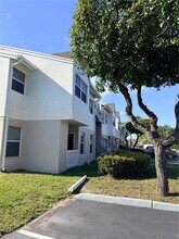 17500 NW 67th Ct in Hialeah, FL - Building Photo - Building Photo