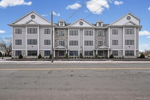 80 Division St in Patchogue, NY - Building Photo