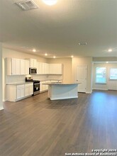 9802 Tupelo Holw in San Antonio, TX - Building Photo - Building Photo