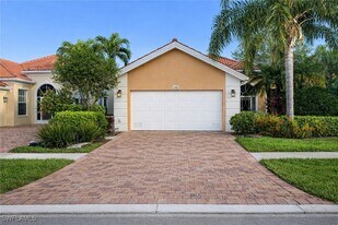 7651 Hernando Ct in Naples, FL - Building Photo