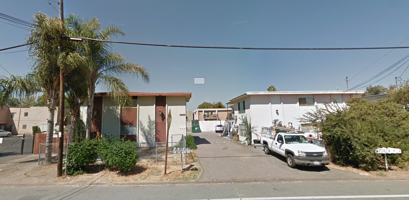 12618-12622 Laurel St in Lakeside, CA - Foto de edificio