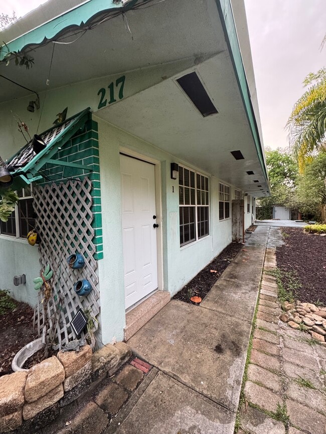 217 SW 11th Ct, Unit 1 in Fort Lauderdale, FL - Building Photo - Building Photo