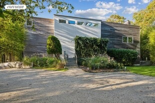 10 Three Mile Harbor Hog Creek Rd in East Hampton, NY - Building Photo