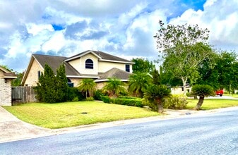 1551 Briarwyck Dr in Brownsville, TX - Building Photo - Building Photo