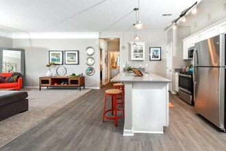 Central Park Apartment Homes in Columbus, OH - Foto de edificio - Building Photo