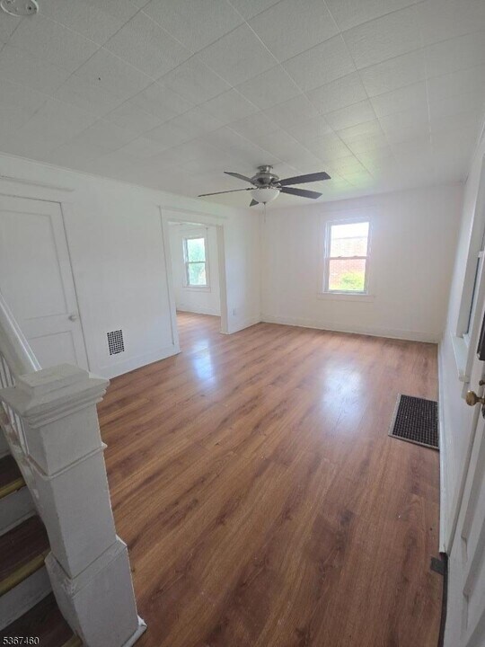 325 Irwin St in Phillipsburg, NJ - Building Photo