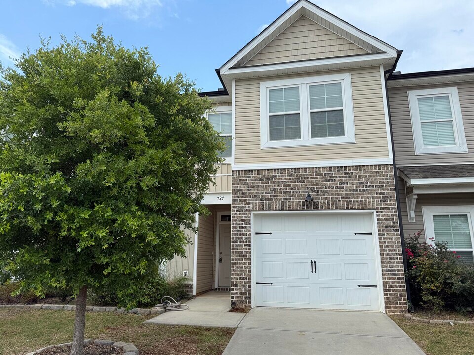 727 Buddy Ct in Grovetown, GA - Building Photo