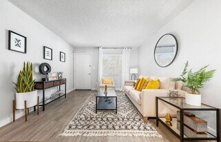 2025 W Indian School Rd, Unit 1 in Phoenix, AZ - Building Photo