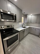 12 Ross Rd in Burlington, NJ - Building Photo - Building Photo