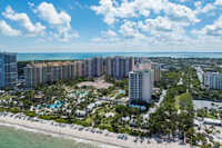 Ocean Tower Two in Miami, FL - Foto de edificio - Building Photo