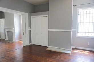 301 W Waldburg St in Savannah, GA - Building Photo - Building Photo
