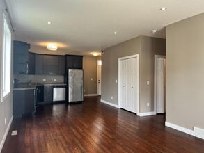 4225 Green Apple Dr in Regina, SK - Building Photo - Building Photo