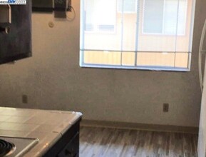 956 F St in Davis, CA - Building Photo - Building Photo