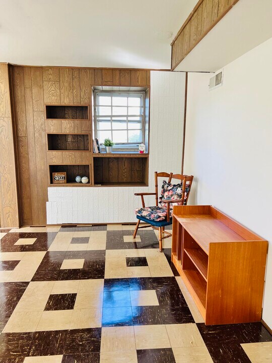 1405 Pleasant Valley Dr, Unit Pleasant Rooms in Catonsville, MD - Building Photo