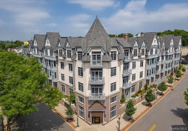 55 1st St