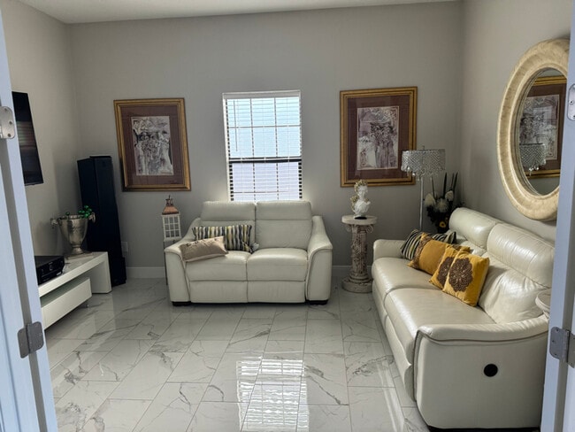 11305 Hawks Fern Dr in Riverview, FL - Building Photo - Building Photo