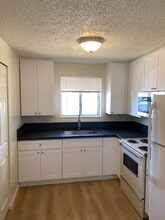 2000 Brookhurst St in Medford, OR - Building Photo - Building Photo