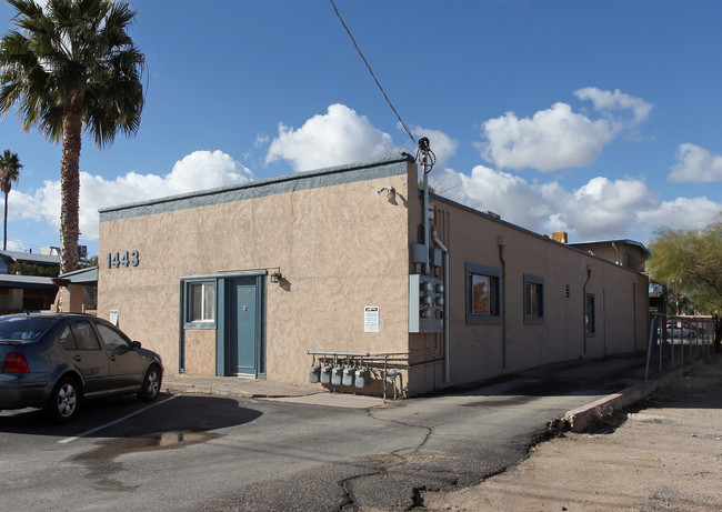 1417 N Alvernon Way in Tucson, AZ - Foto de edificio - Building Photo