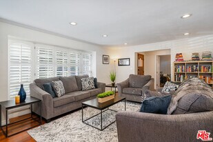 13843 Milbank St in Los Angeles, CA - Building Photo