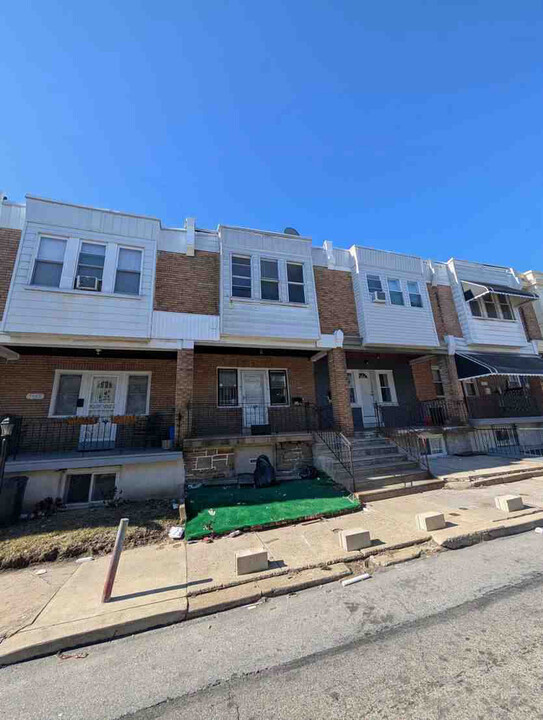 5564 Matthews St in Philadelphia, PA - Building Photo