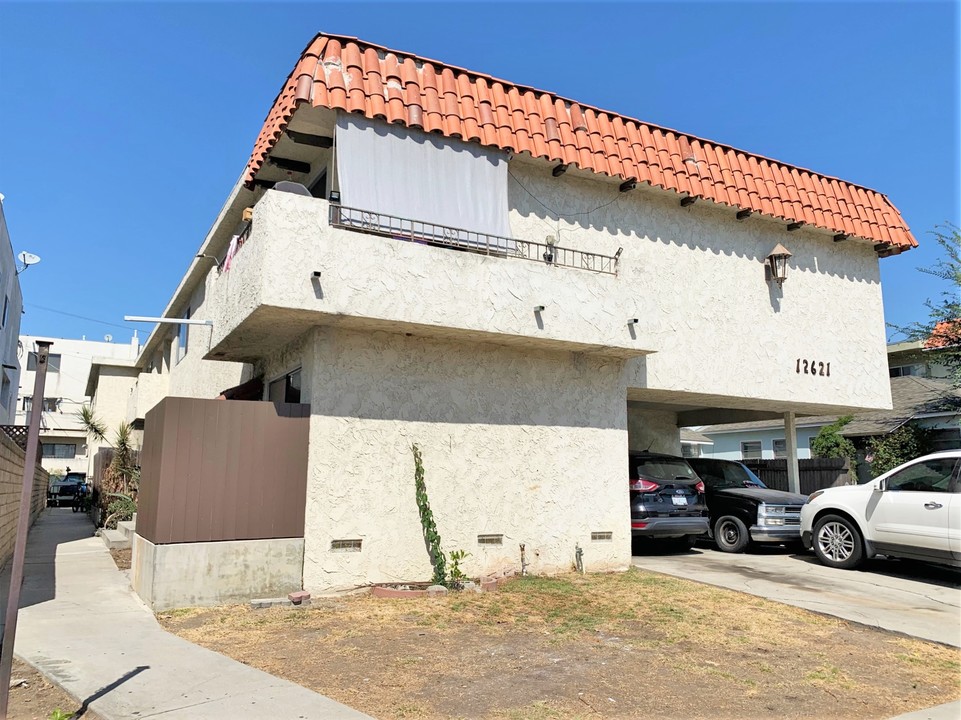 12621 Caswell Ave in Los Angeles, CA - Building Photo