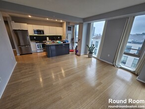 2 Earhart St, Unit 1003 in Cambridge, MA - Building Photo - Building Photo