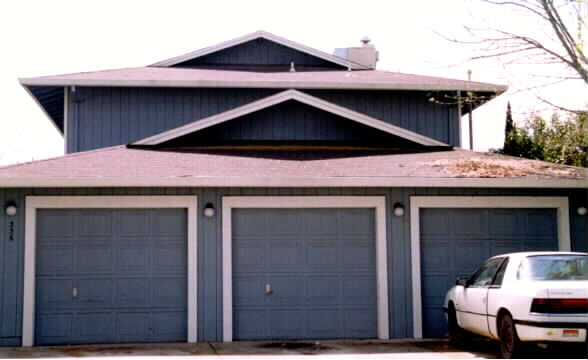 336 Hilborn St in Lodi, CA - Building Photo