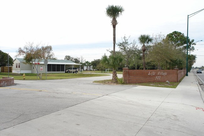 500 S Nova Rd in Ormond Beach, FL - Foto de edificio - Building Photo